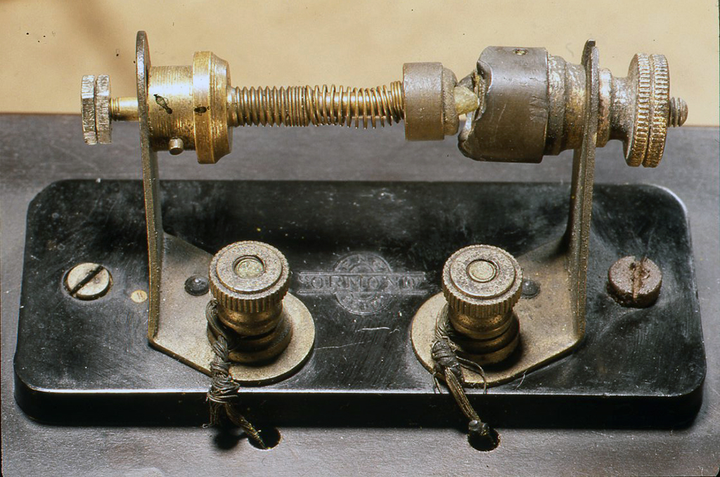 昔の鉱石ラジオの接合型検波部分